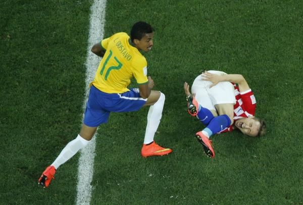 2014-06-12t215236z_180157853_tb3ea6c1rev6o_rtrmadp_3_soccer-world-m01-bra-cro_reuters
