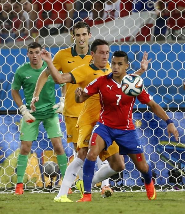 2014-06-13t225158z_1686639984_tb3ea6d1u5u4l_rtrmadp_3_soccer-world-m04-chi-aus_reuters