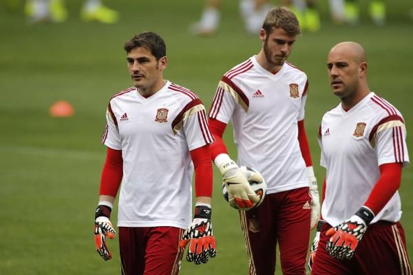 كاسياس يلعب على حساب رينا ودي خيا رغم تواضع مستواه