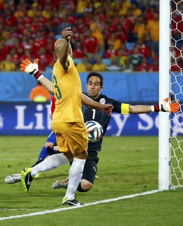 2014-06-13t232434z_433102585_tb3ea6e01056l_rtrmadp_3_soccer-world-m04-chi-aus_reuters