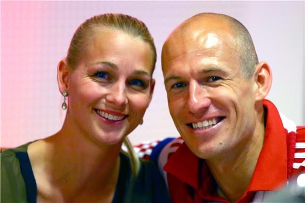 النجم الهولندي روبن وزوجته