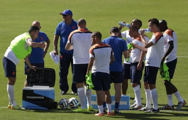 2014-06-08t160955z_723759947_tb3ea681bjz2v_rtrmadp_3_brazil-worldcup_reuters