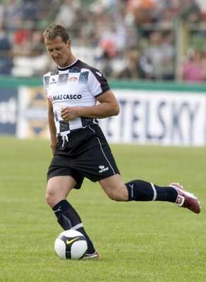 شوماخر بطل العالم السابق في الفورمولا 1 في أحدى المباريات الودية