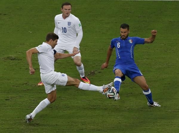 2014-06-14t222107z_1737875628_tb3ea6e1sqdz9_rtrmadp_3_soccer-world-m08-eng-ita_reuters