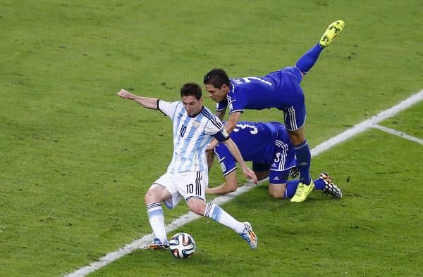 2014-06-15t232630z_1013931482_tb3ea6g013b1j_rtrmadp_3_soccer-world-m11-arg-bih_reuters