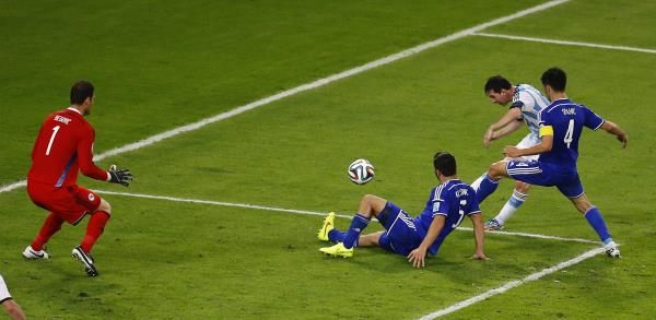 2014-06-15t235926z_1293599883_tb3ea6g02m74r_rtrmadp_3_soccer-world-m11-arg-bih_reuters