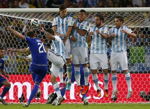 2014-06-16t003331z_568687581_gf2ea6g00on02_rtrmadp_3_soccer-world-m11-arg-bih_reuters