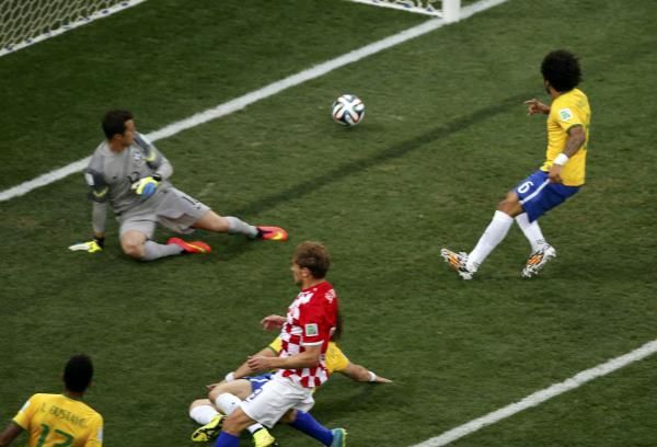 2014-06-12t205155z_1192543024_tb3ea6c1olgx7_rtrmadp_3_soccer-world-m01-bra-cro_reuters
