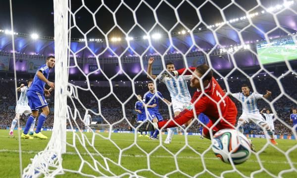 2014-06-15t220809z_1105446175_tb3ea6f1s4pvz_rtrmadp_3_soccer-world-m11-arg-bih_reuters