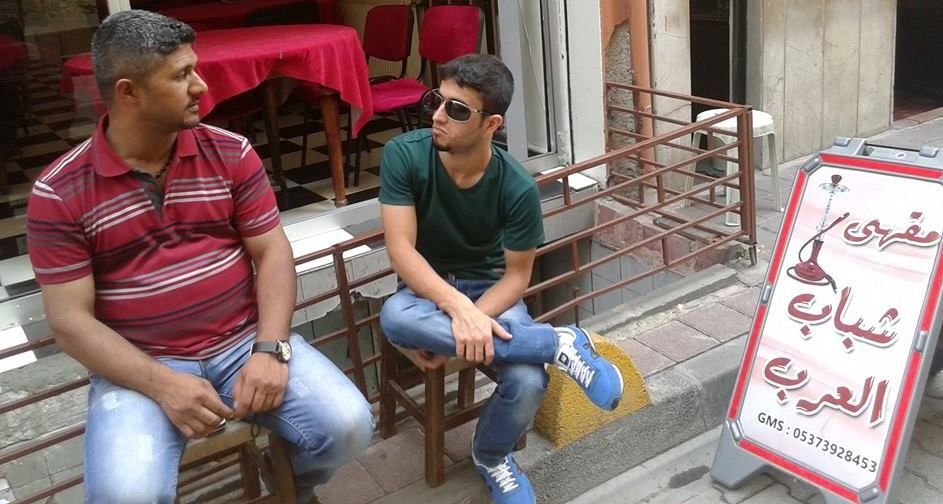 مقهى شباب العرب في اكسراي.. يستعد لإحدى السهرات الكروية