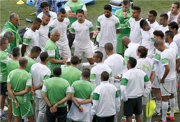 لاعبو الجزائر والتعليمات الأخيرة من خليلوزيتش  