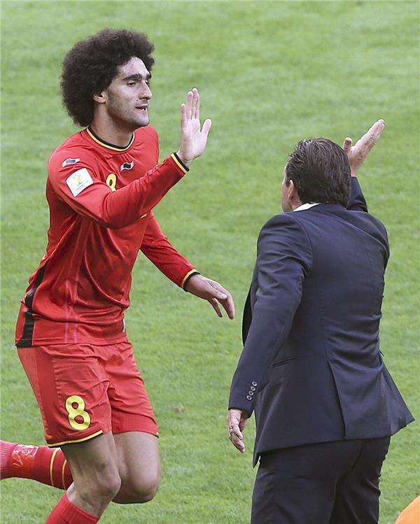 فرحة البلجيكي مروان فلايني بهدف التعادل