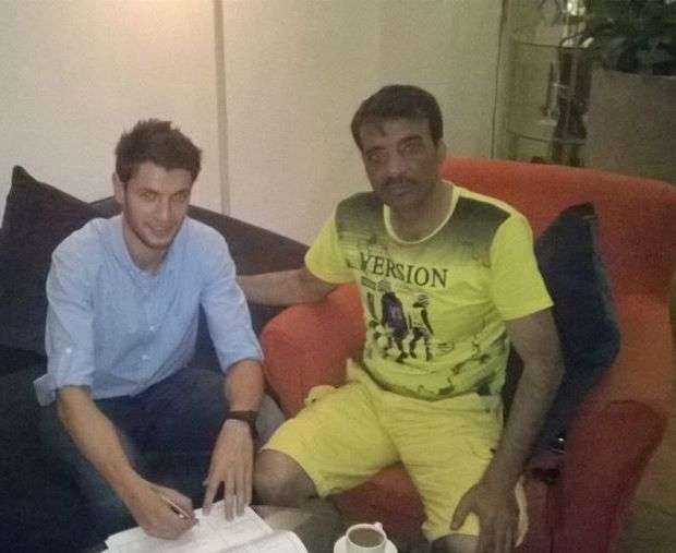 بني ياسين يوقع بحضور وكيله السيلاوي