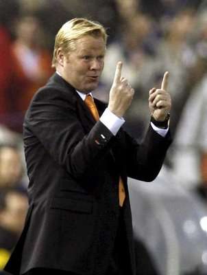 الهولندي رونالد كومان المدير الفني لفريق بلنسية الأسباني