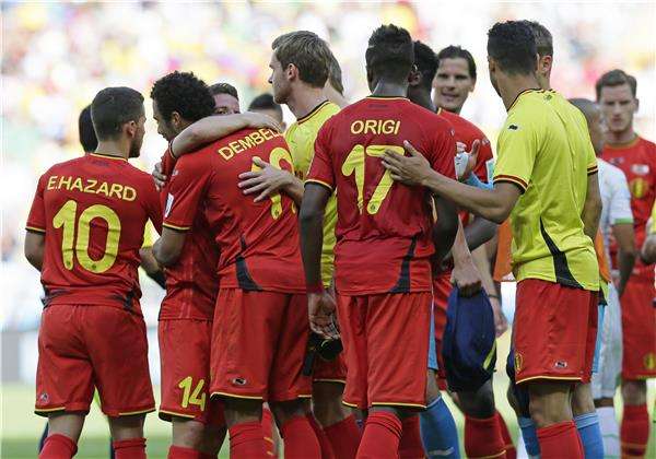 فرحة لاعبي بلجيكا بالفوز على الجزائر