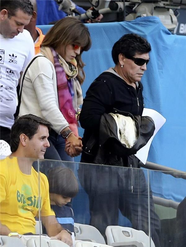 مارادونا غادر مباراة الأرجنتين وإيران..ففاز راقصو التانجو