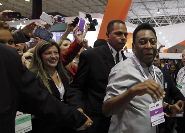 2014-05-23t223141z_378630634_gm1ea5o0i0201_rtrmadp_3_soccer-world-pele_reuters