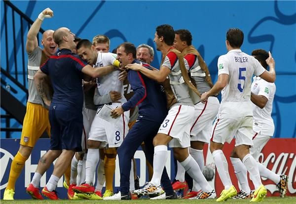 فرحة أمريكية بهدف ديمبسي