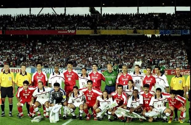 لقطة جماعية قبل بدء مباراة الولايات المتحدة مع إيران