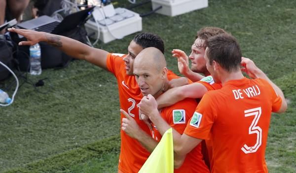 2014-06-23t180643z_1829685107_tb3ea6n1edcfw_rtrmadp_3_soccer-world-m36-ned-chi_reuters