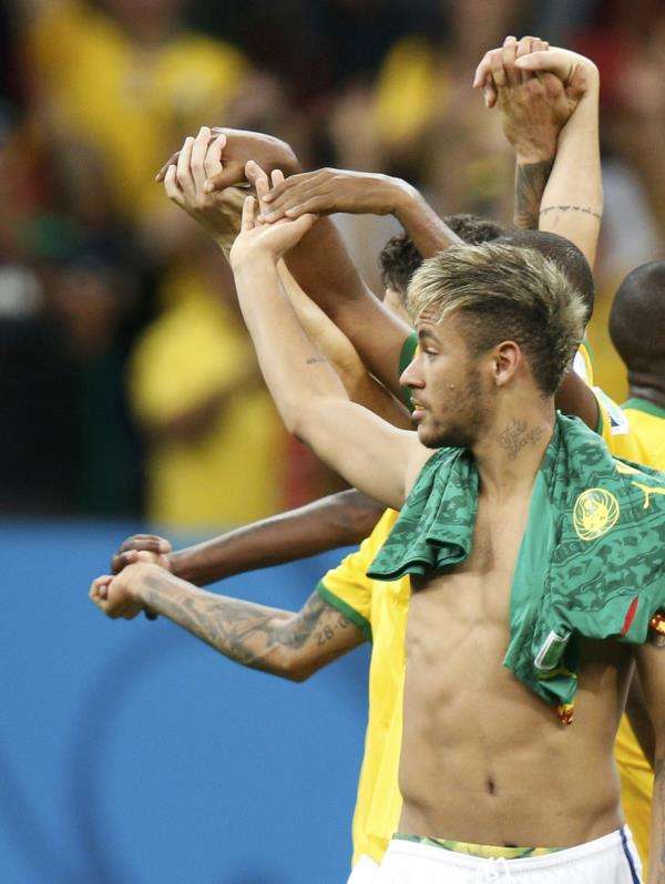 2014-06-23t220515z_354338896_tb3ea6n1pewei_rtrmadp_3_soccer-world-m33-cmr-bra_reuters