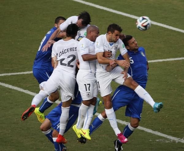 2014-06-24t174620z_550241292_tb3ea6o1g157x_rtrmadp_3_soccer-world-m39-ita-uru_reuters
