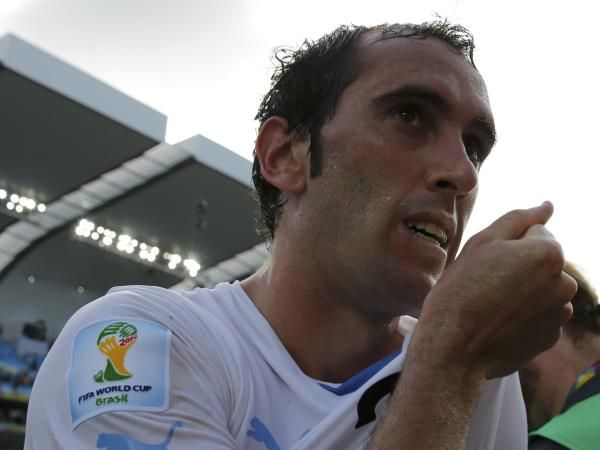2014-06-24t175948z_1171836826_tb3ea6o1gn199_rtrmadp_3_soccer-world-m39-ita-uru_reuters