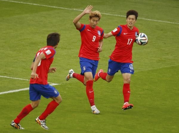 2014-06-22t201453z_2143254561_tb3ea6m1kavsw_rtrmadp_3_soccer-world-m32-kor-alg_reuters