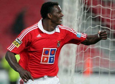 لاعب بنفيكا ماكوكولا يحتفل بتسجيله الهدف الوحيد ضد مورييرينس 