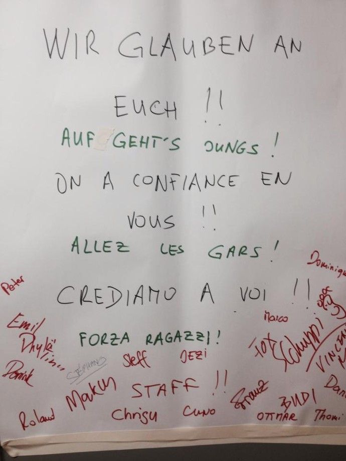 "نثق بكم..هيا ياشباب" بثلاث لغات مختلفة