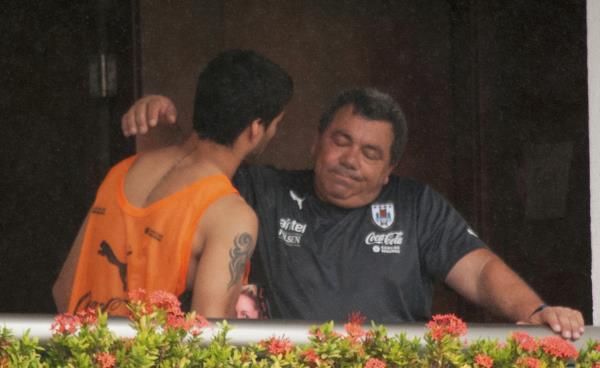 2014-06-26t184851z_1976023438_tb3ea6q1gbraw_rtrmadp_3_soccer-world-suarez_reuters