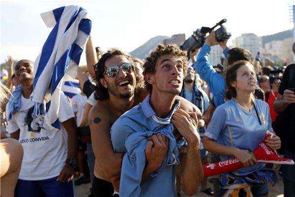 مشجعو أوروجواي يحفزون منتخبهم لتخطي عقبة كولومبيا