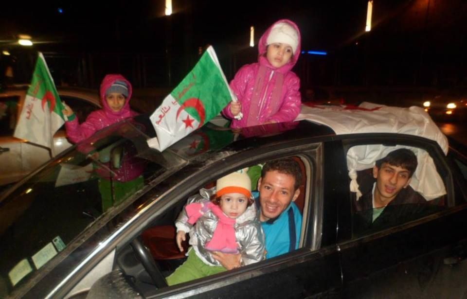 الراحل حيماني برفقة بناته