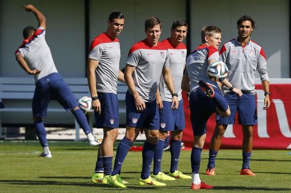 من تدريبات لاعبي المنتخب الوطني لكرة القدم الامريكي