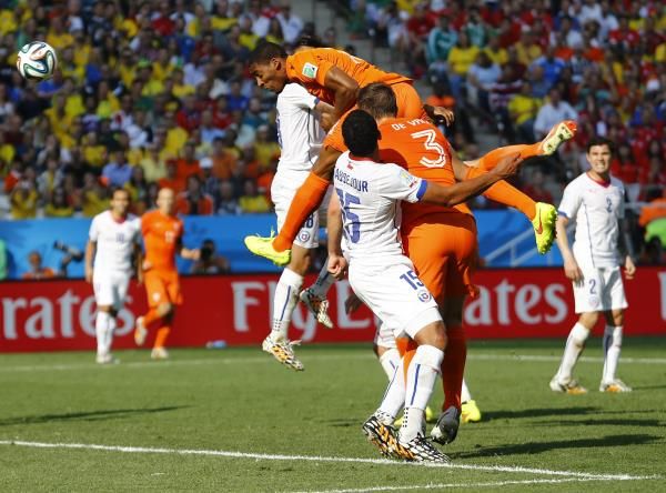 2014-06-23t173917z_2121400950_tb3ea6n1d3l9k_rtrmadp_3_soccer-world-m36-ned-chi_reuters