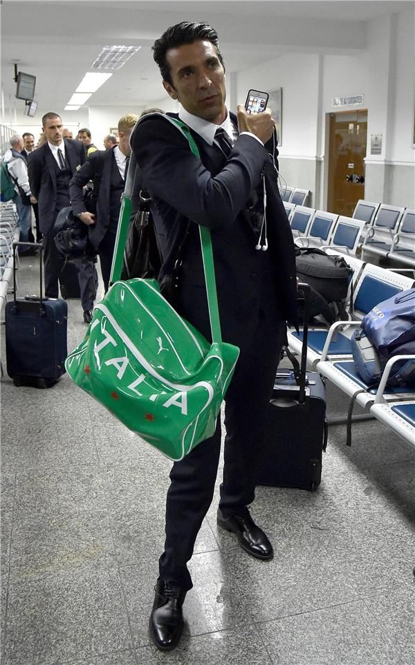 بوفون يودع البرازيل بعد خروج ايطاليا من الدور الأول