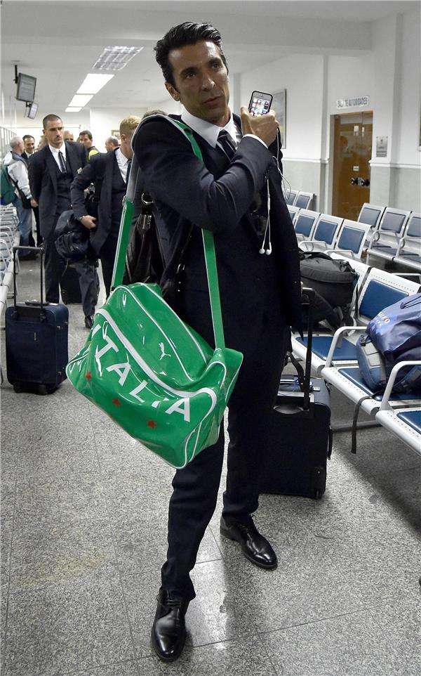 بوفون يودع البرازيل بعد خروج ايطاليا من الدور الأول