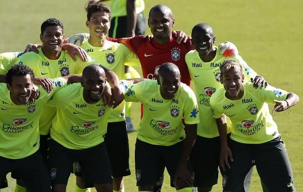 لاعبو البرازيل يستعدون للقاء تشيلي