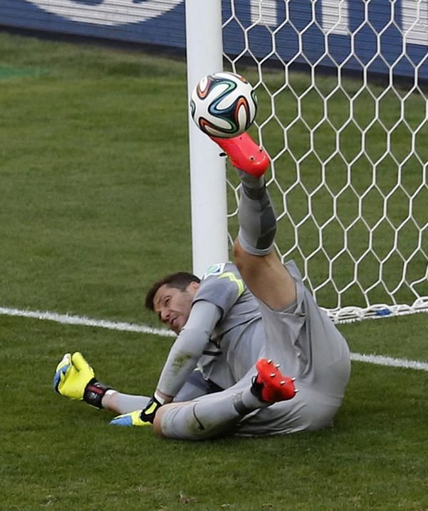 2014-06-28t192841z_898470009_tb3ea6s1krea4_rtrmadp_3_soccer-world-m49-bra-chi_reuters