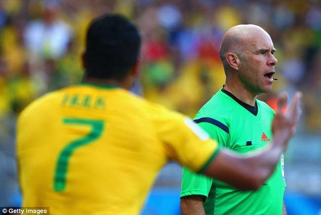 هالك يعاتب المساعد الأول مايك مولاركي