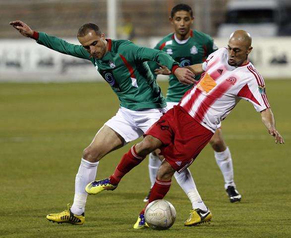 السباح "يمين" والدميري "يسار" بلقطة كروية مشتركة