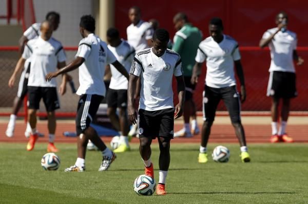 جانب من تدريبات منتخب نيجيريا استعدادا للقاء منتخب فرنسا