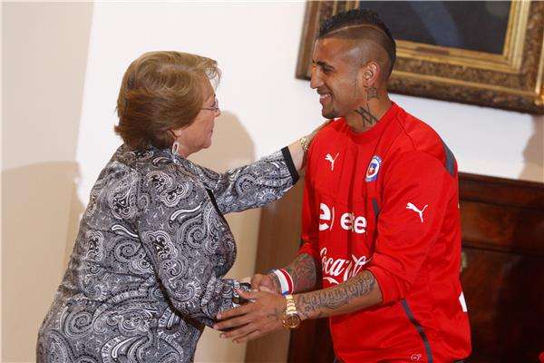 ميشيل باشيليت رئيسة تشيلي مع فيدال