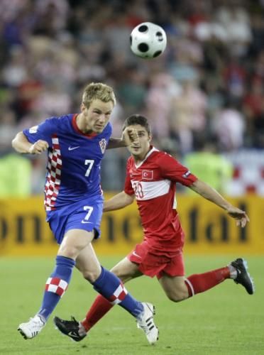 2008-06-20t185553z_01_euro130_rtrnsrp_0_soccer-euro-_reuters