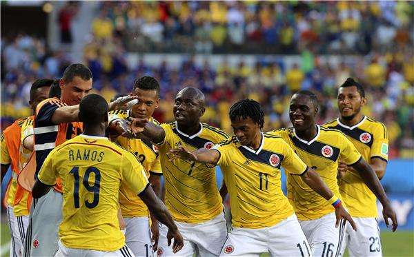 فرحة لاعبي كولومبيا بالفوز في لقاء سابق