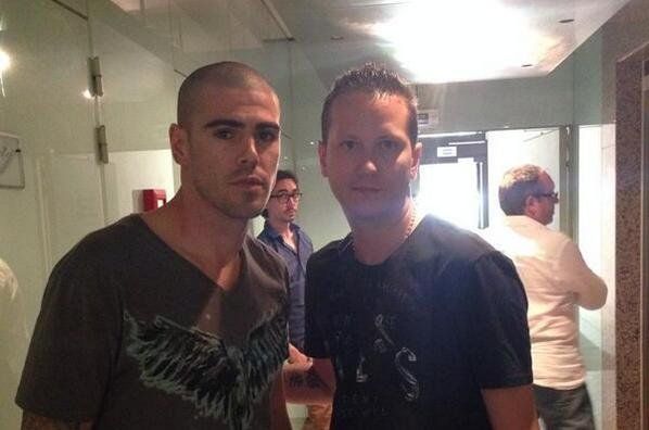 valdes-posa-con-un-aficionado-_54411514287_54115221154_600_396