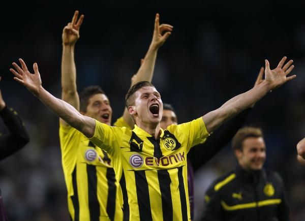 2013-04-30t211720z_462202151_lr1e94u1n4l5a_rtrmadp_3_soccer-champions_reuters