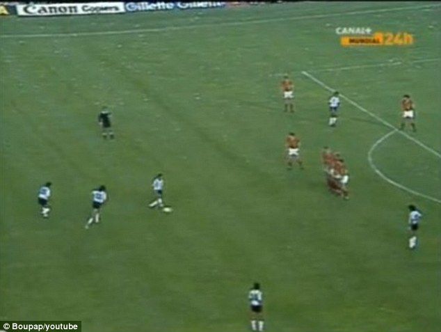 article-2679399-1F5C7ACA00000578-158_634x477