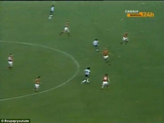 article-2679399-1F5C7AD300000578-408_634x478