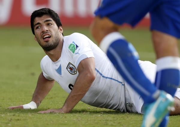 2014-06-24t173005z_2060488359_tb3ea6o1f9n70_rtrmadp_3_soccer-world-m39-ita-uru_reuters